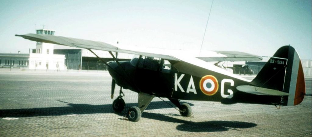 The French Marine Corps “KAG” on Sidi-Bel-Abbès Foreign Legion Air base in 1961. Note the Forward Controller white cross on the wing top illustrating the Forward Air Control mission of KAG. (Photo by Christian Malcros)
